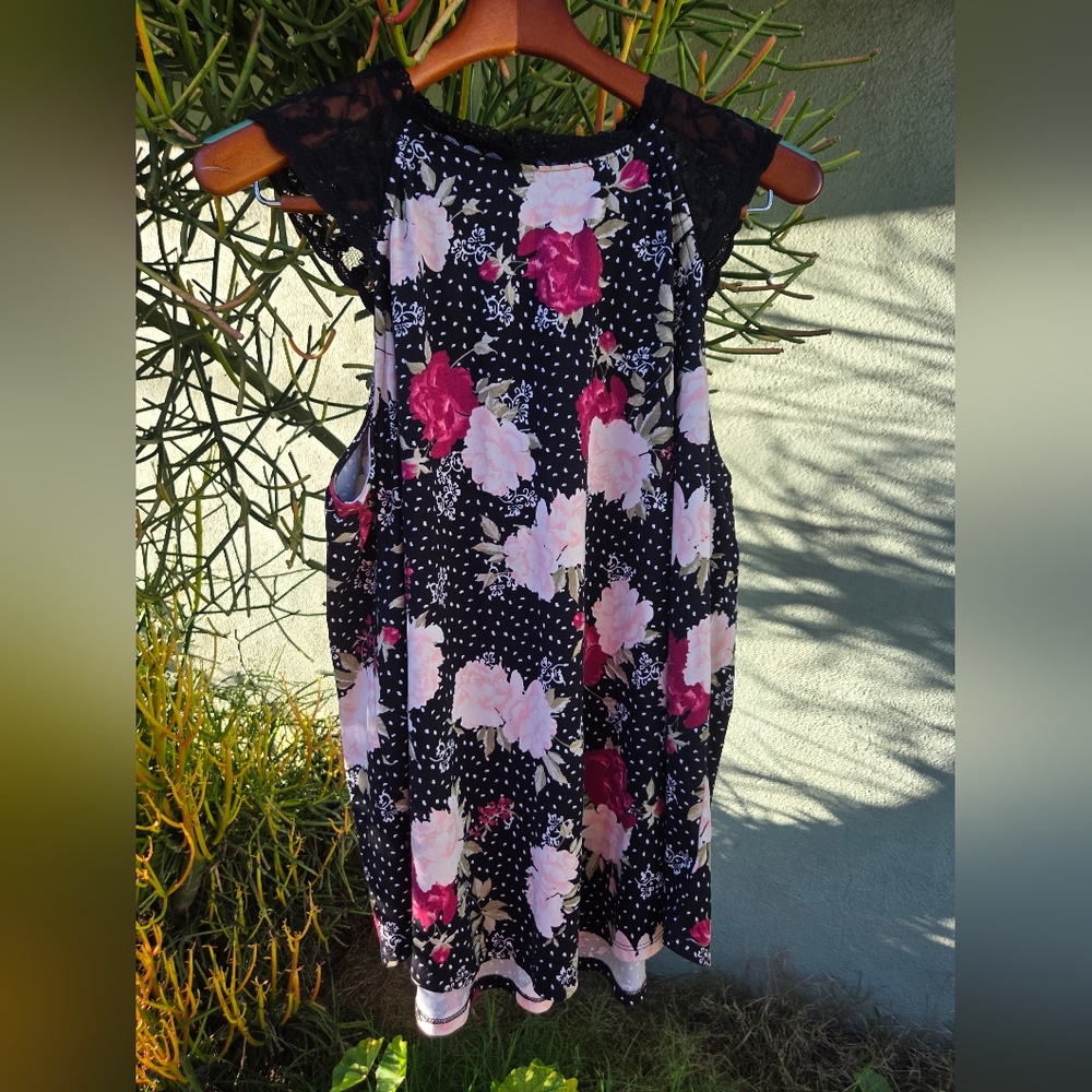 Floral Sleeveless Blouse